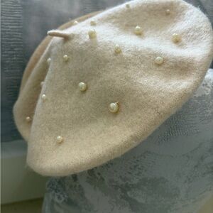 Elegant Cream Beret with Pearl Accents